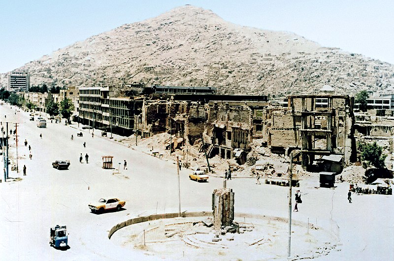 Це зображення має порожній атрибут alt; ім'я файлу 800px-Kabul_during_civial_war_of_fundamentalists_1993-2.jpg