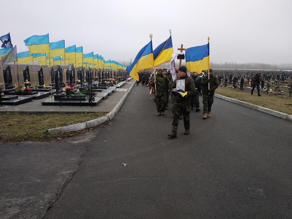 На Алеї Слави попрощалися з 21-річним молодшим сержантом Нацгвардії Сергієм Михальчуком.