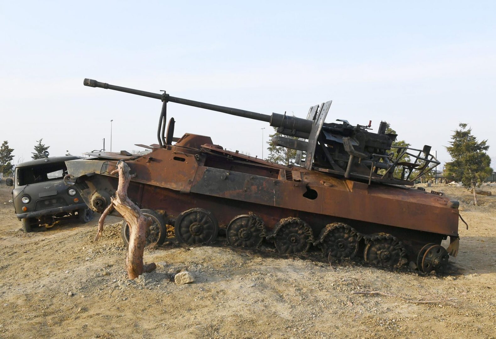 У Азербайджані відкрився парк військових трофеїв з Карабаху (ФОТО)