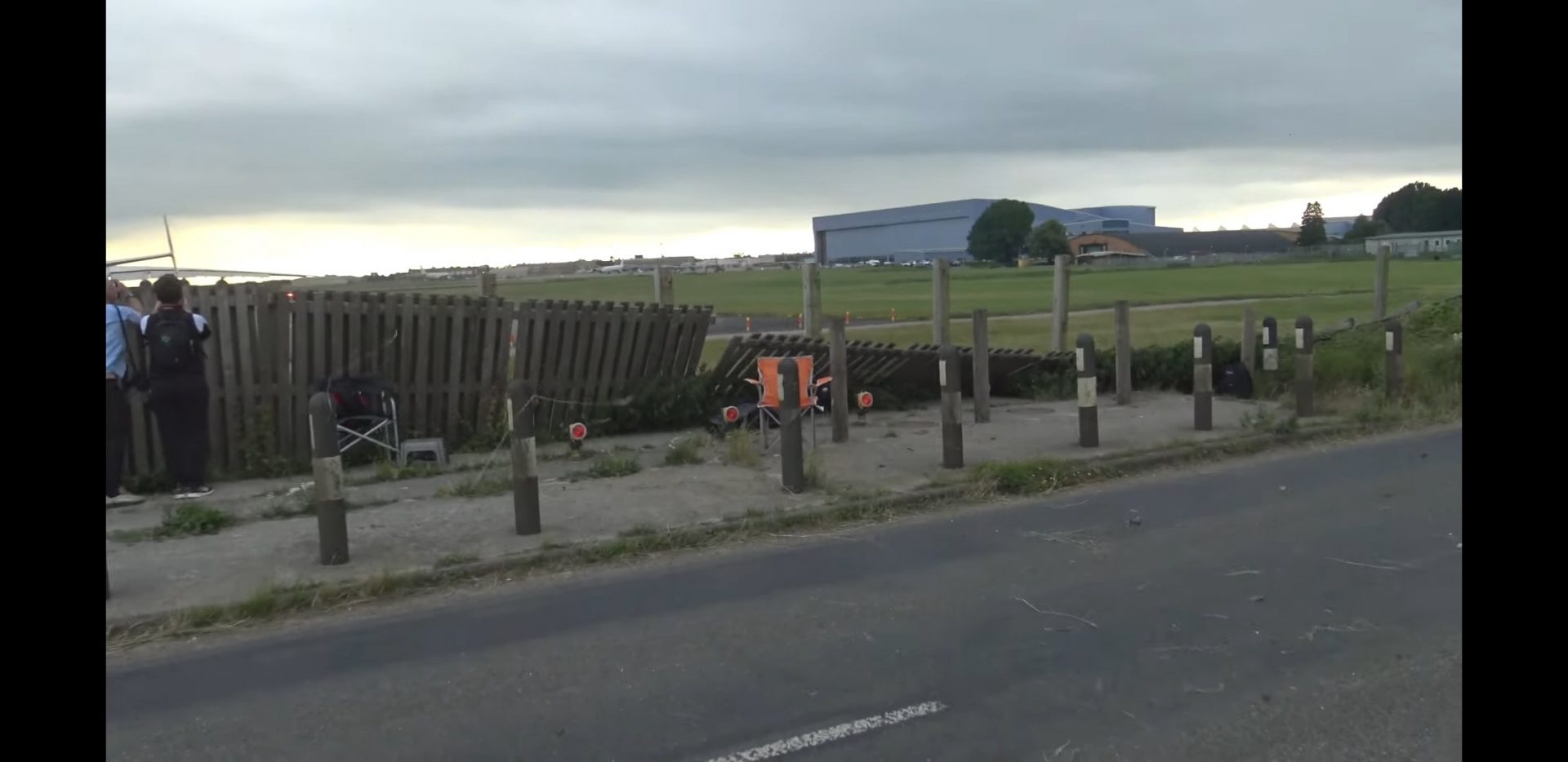 АН-225 "Мрія" зламав огорожу аеропорту (ВІДЕО)