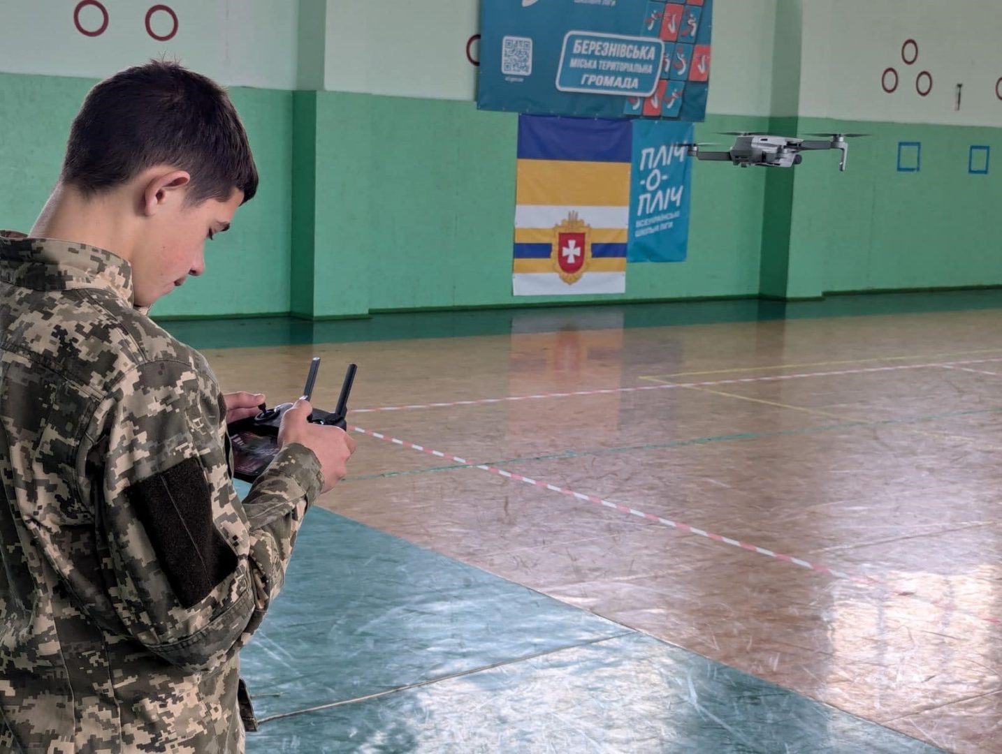 У Рівненській області старшокласників почали вчити керувати дронами