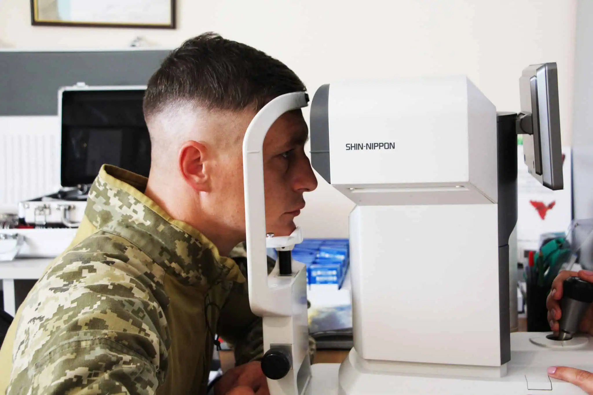 Ветерани й ветеранки можуть отримати безоплатне лікування зору. Як подати заявку?