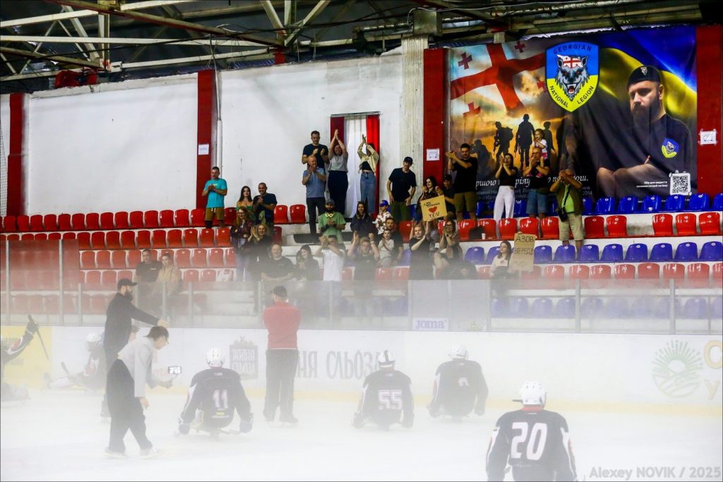 У столиці відбувся перший турнір ветеранів по льодовому парахокею