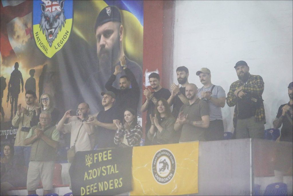 У столиці відбувся перший турнір ветеранів по льодовому парахокею