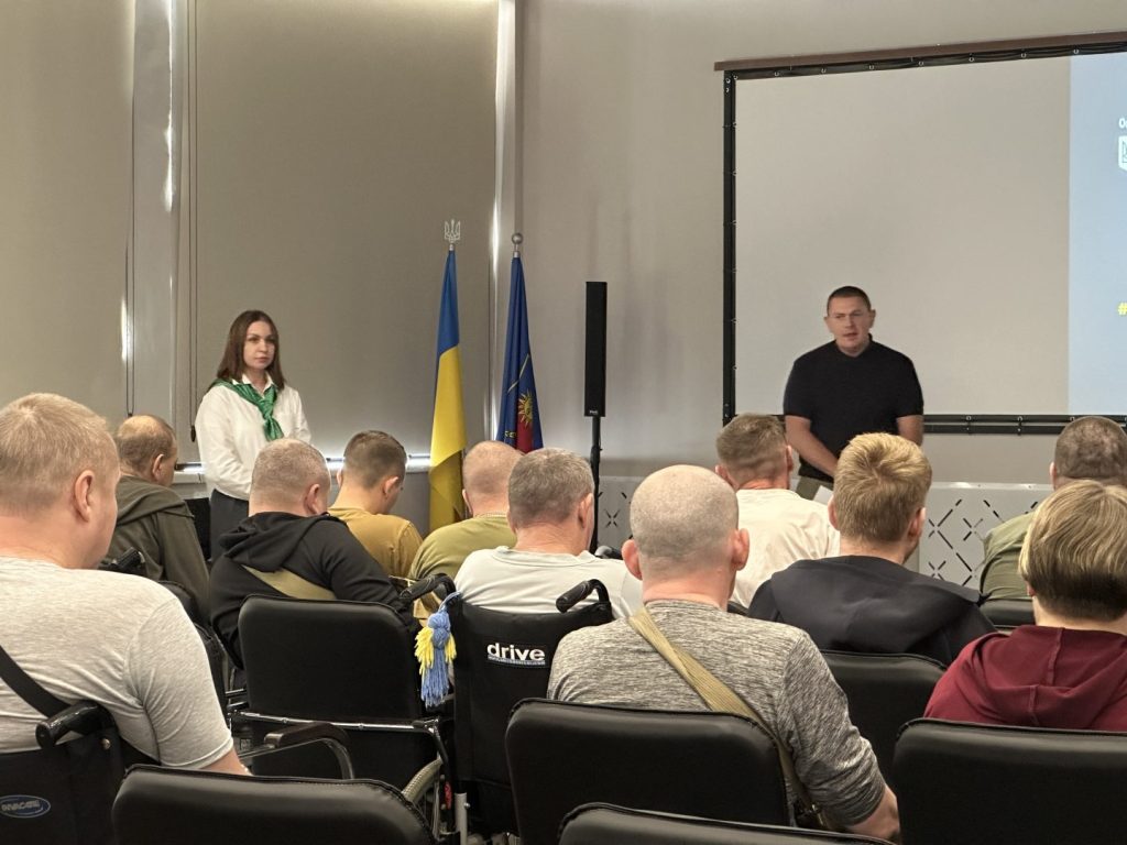 У Хмельницькому презентували можливості для ветеранів з інвалідністю про переобладнання авто