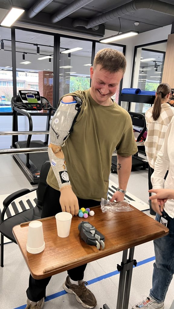 Ветеран Олексій Дернов пробіг дистанцію в 10 кілометрів через рік після ампутації