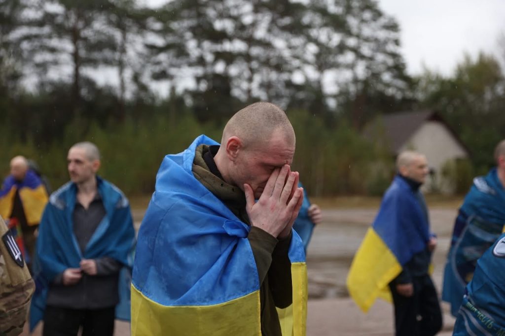 Сьогодні російського полону повернули 185 українців