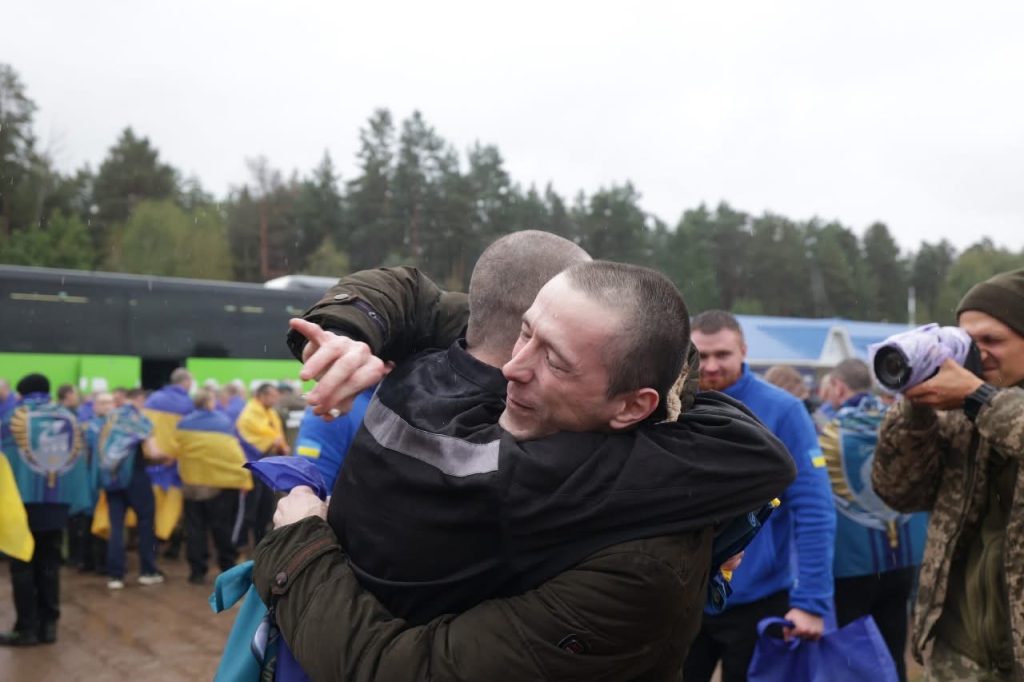 Сьогодні російського полону повернули 185 українців
