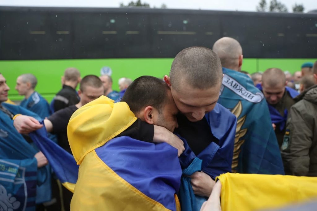 Сьогодні російського полону повернули 185 українців