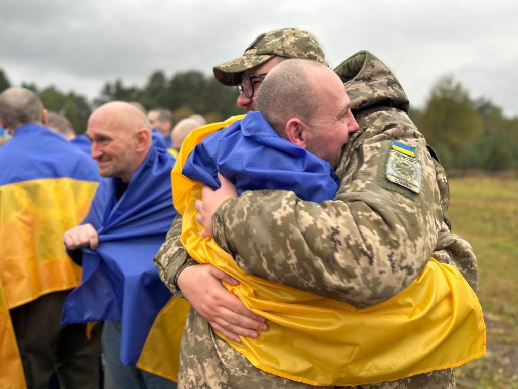 Сьогодні російського полону повернули 185 українців