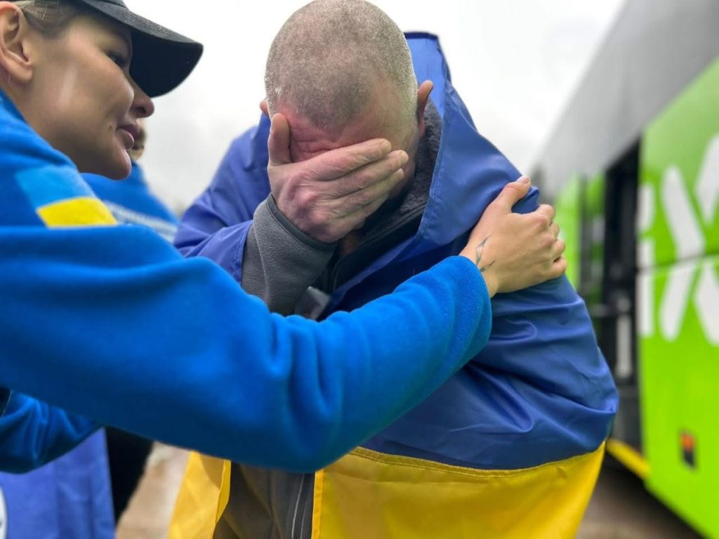 Сьогодні російського полону повернули 185 українців