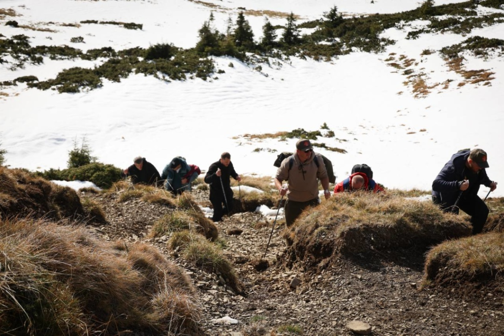 «Жодна вершина не є недосяжною»: ветерани Київщини та Закарпаття підкорили Говерлу