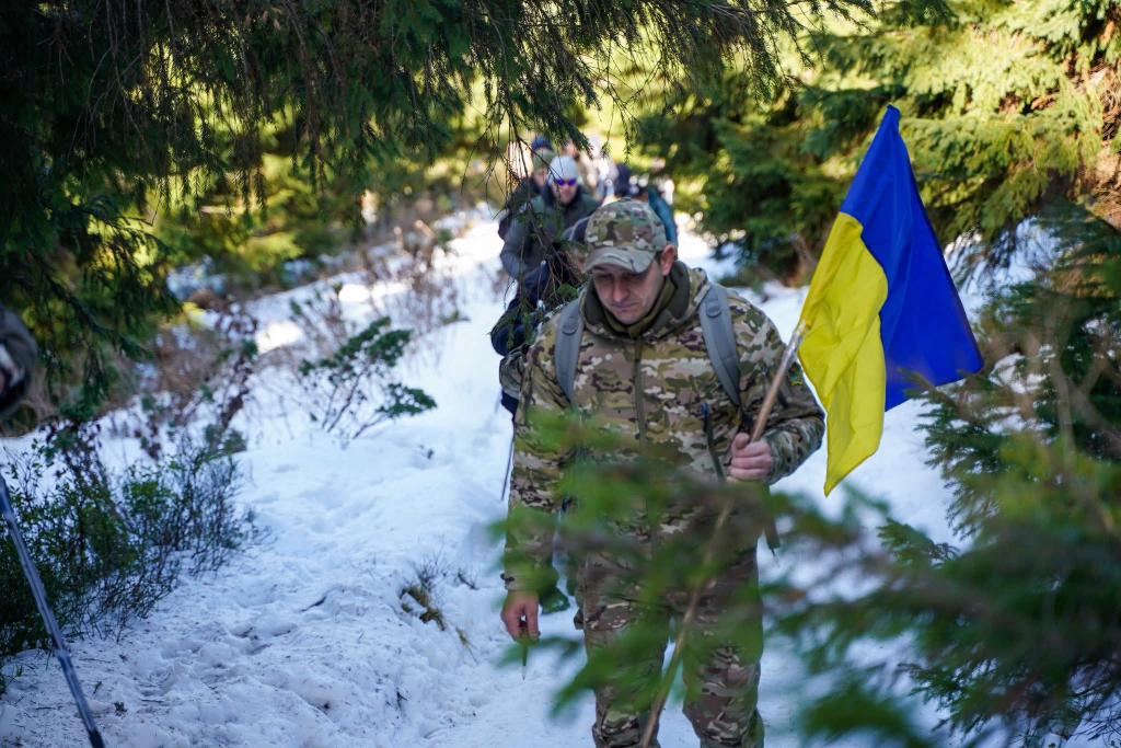 «Жодна вершина не є недосяжною»: ветерани Київщини та Закарпаття підкорили Говерлу
