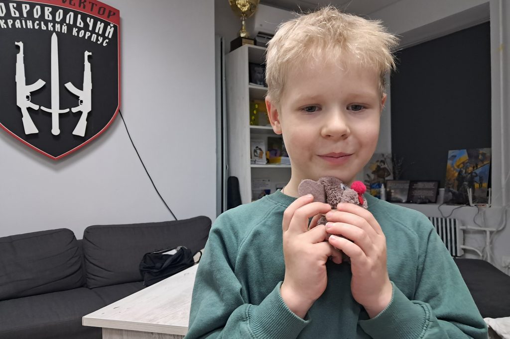 У пошуках світла й краси серед болю