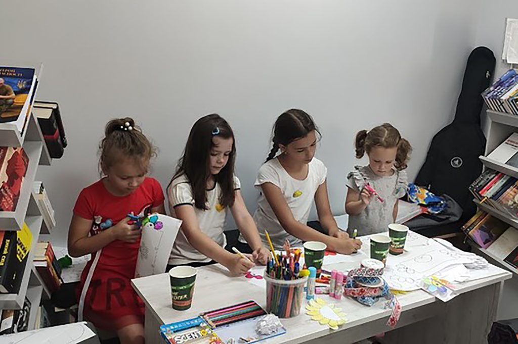 У пошуках світла й краси серед болю