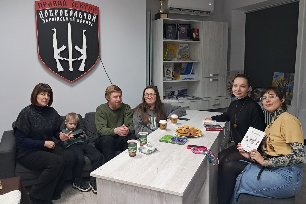 У пошуках світла й краси серед болю