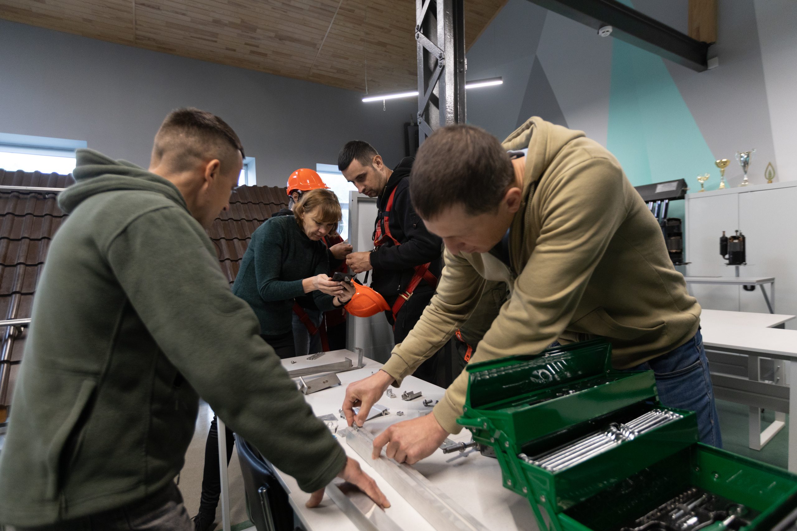 Мотивація до змін: чому українці обирають роботу у відновлюваній енергетиці