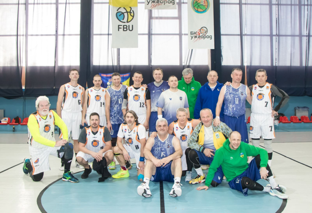 В Ужгороді відбувся відкритий Кубок міста з баскетболу серед ветеранських команд