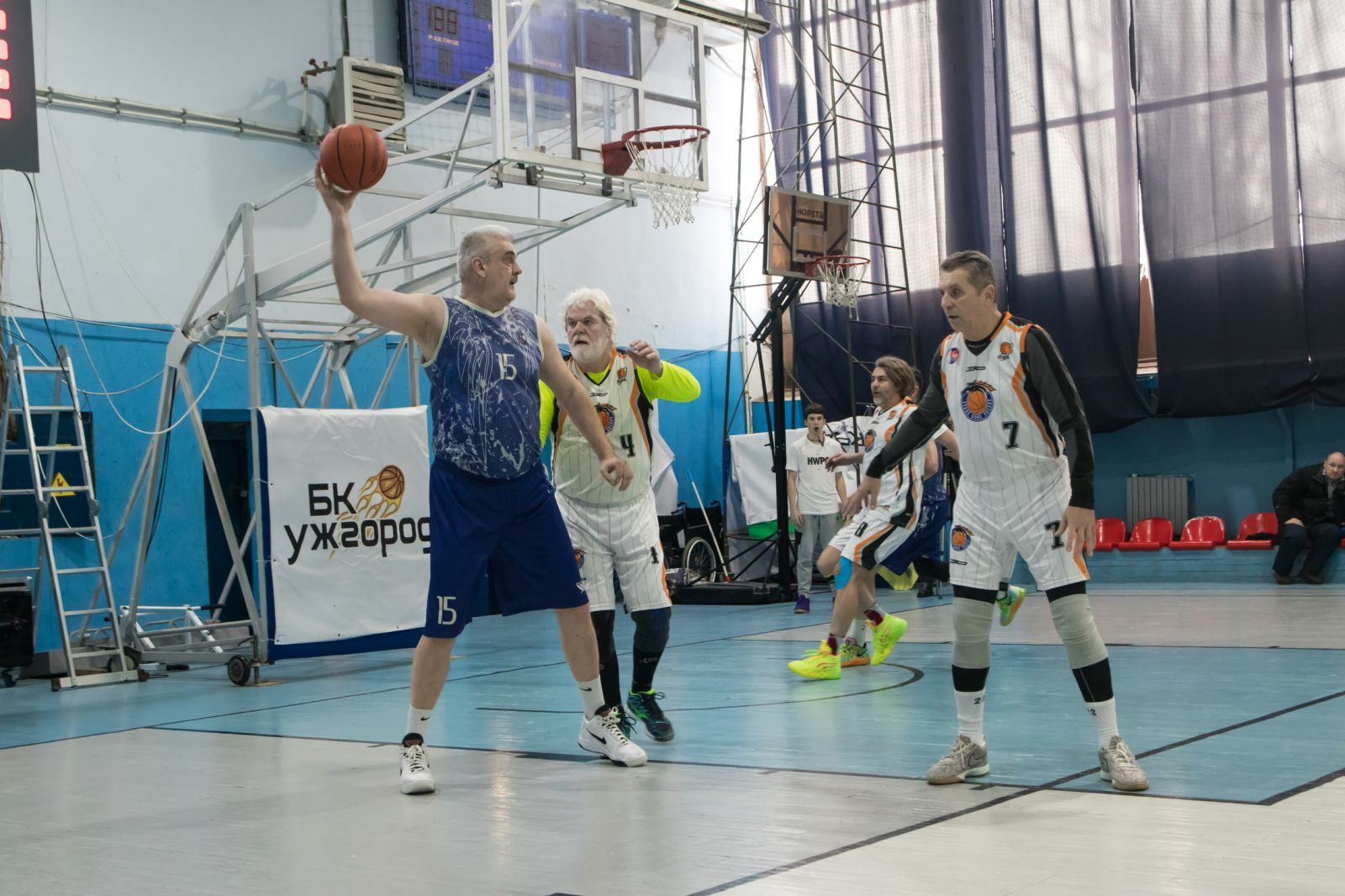 В Ужгороді відбувся відкритий Кубок міста з баскетболу серед ветеранських команд