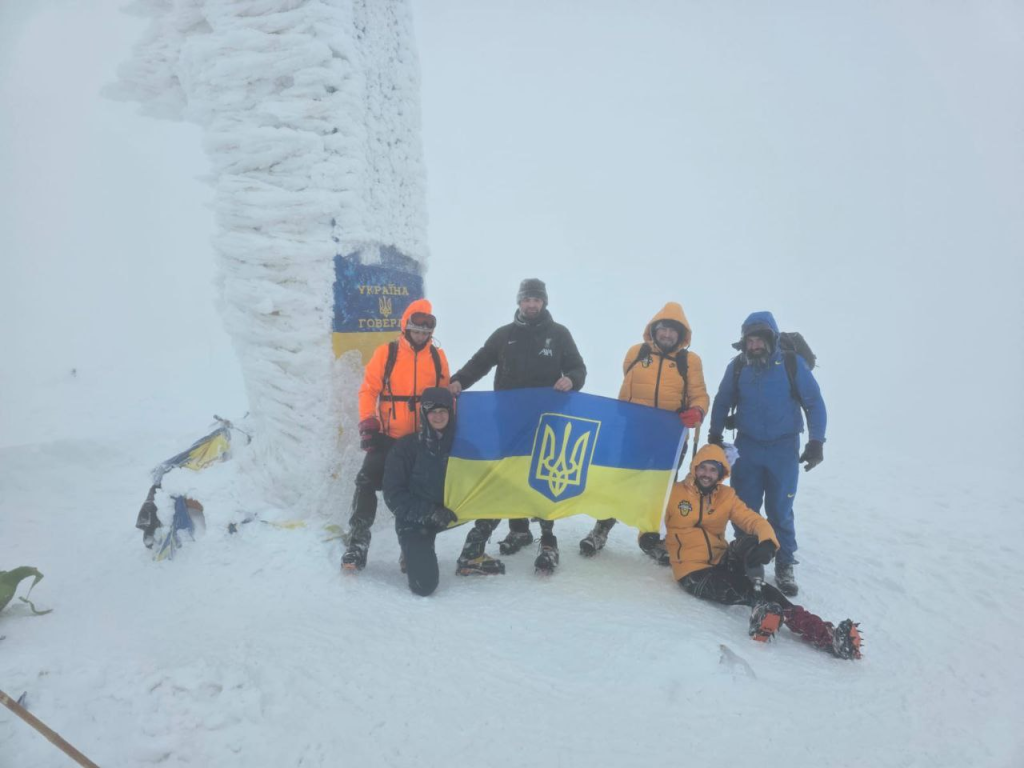 Ветерани на протезах подолали складний зимовий маршрут у Карпатах