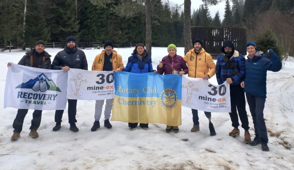 Ветерани на протезах подолали складний зимовий маршрут у Карпатах