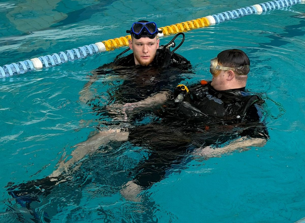 На Київщині ветерани проходять реабілітацію через адаптивне підводне плавання