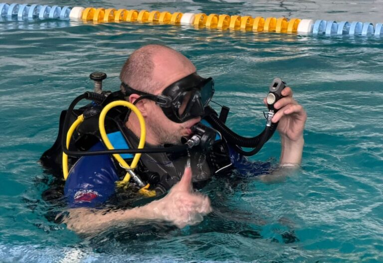 На Київщині ветерани проходять реабілітацію через адаптивне підводне плавання