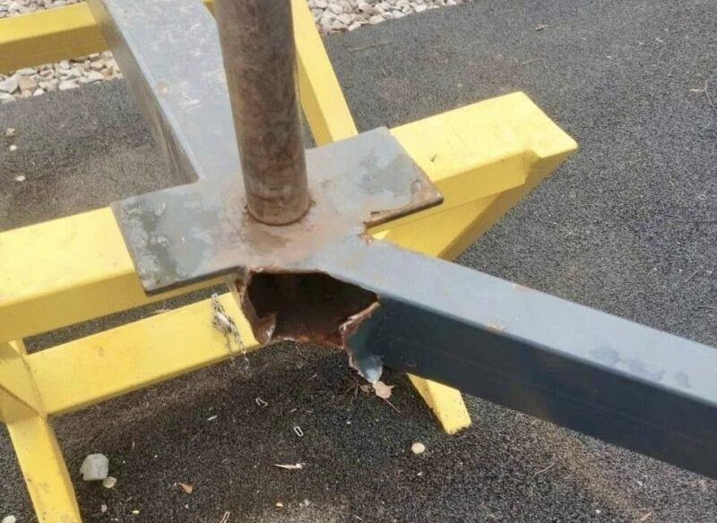 У Калуші вандали пошкодили спортмайданчик для ветеранів